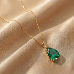 Hidden Light Emerald Necklace